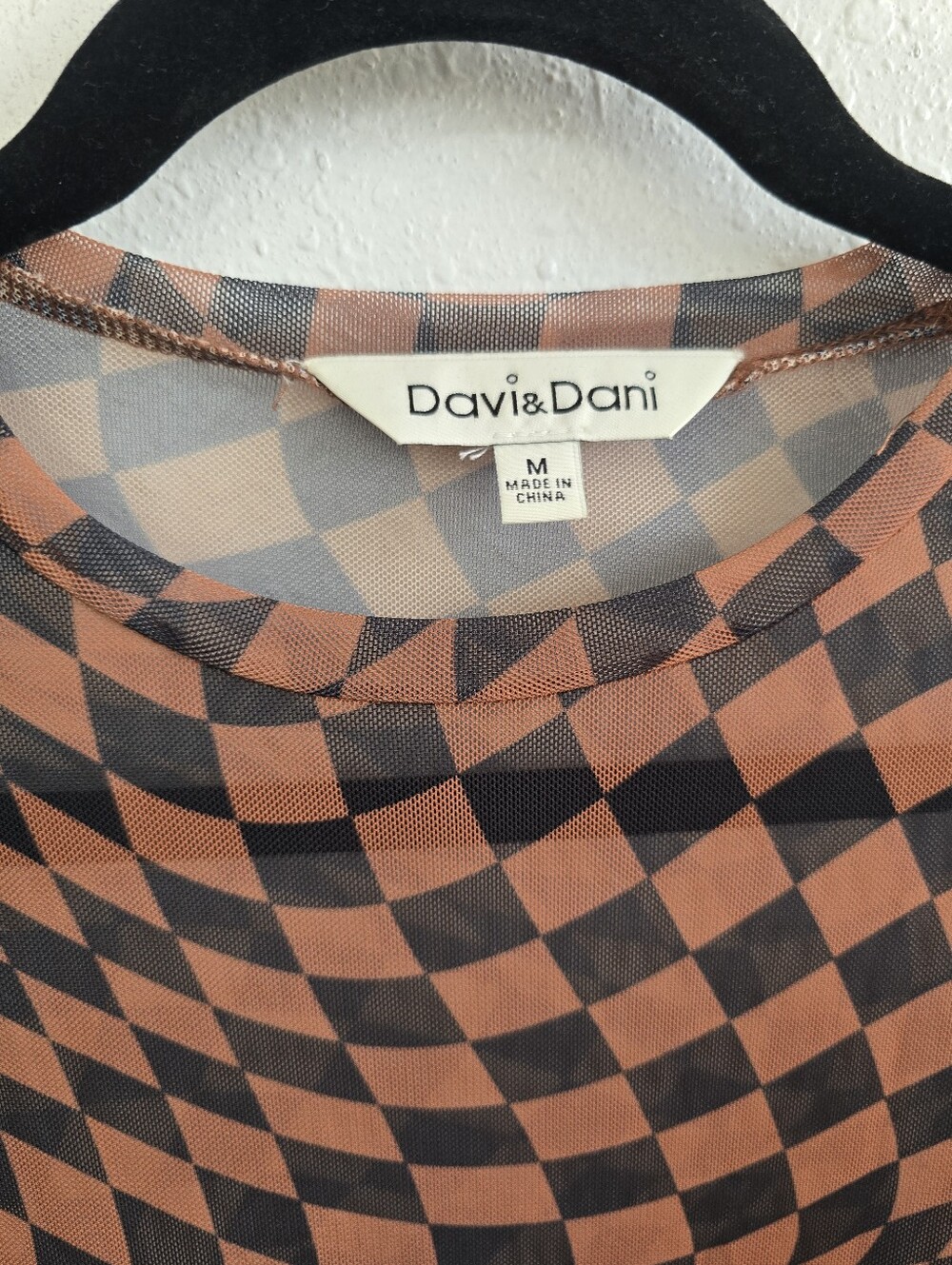 Davi & Dani Women's Long Sleeve Brown & Black Checkered Mesh Top Size Medium - Picture 8 of 10